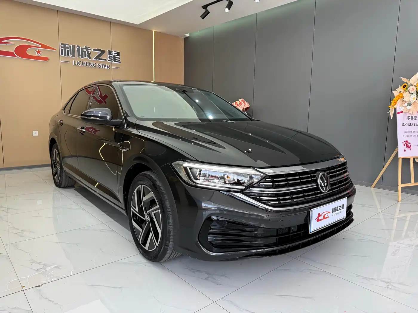 Volkswagen Sagitar 2023 300TSI DSG Surpassing Edition фото 3