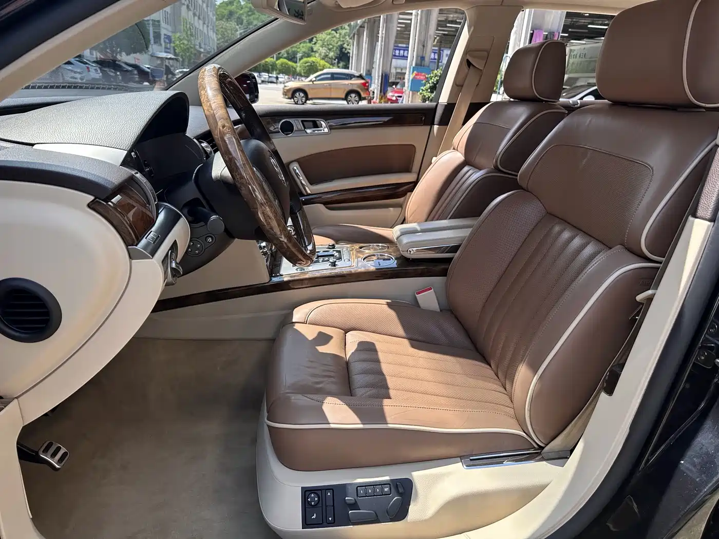 Volkswagen Phaeton 2012 2012 4.2L Luxury Custom