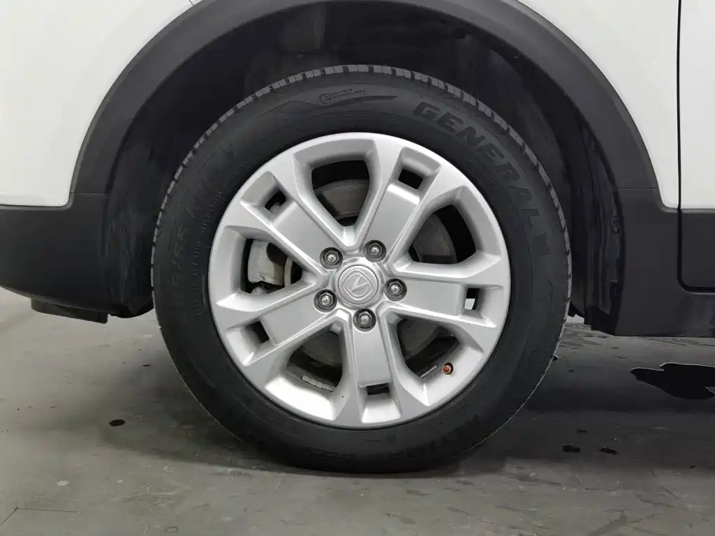 Фото 17 - Changan CS15EV