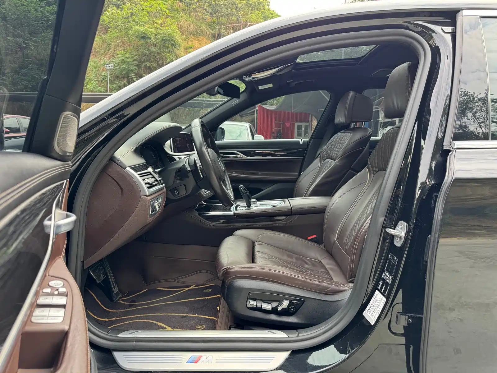 Photo 16 - BMW 7 Series
