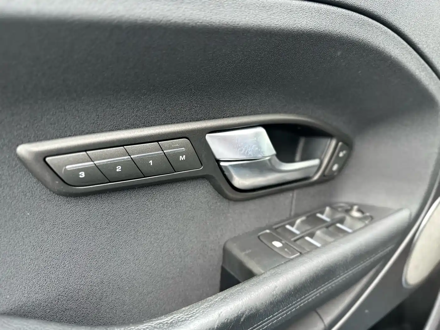 Land Rover Range Rover Evoque 2015 2.0T 5-Door Fashion Edition фото 18