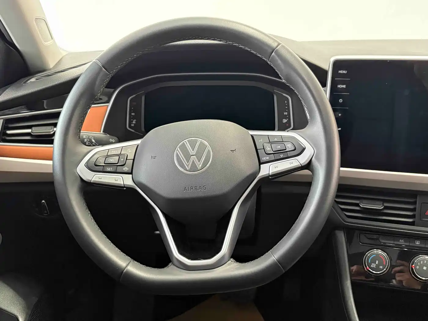 VOLKSWAGEN BORA