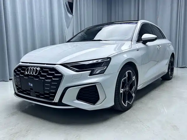 Audi A3 2023 Facelift Sportback 35 TFSI Luxury Sport — фото 1