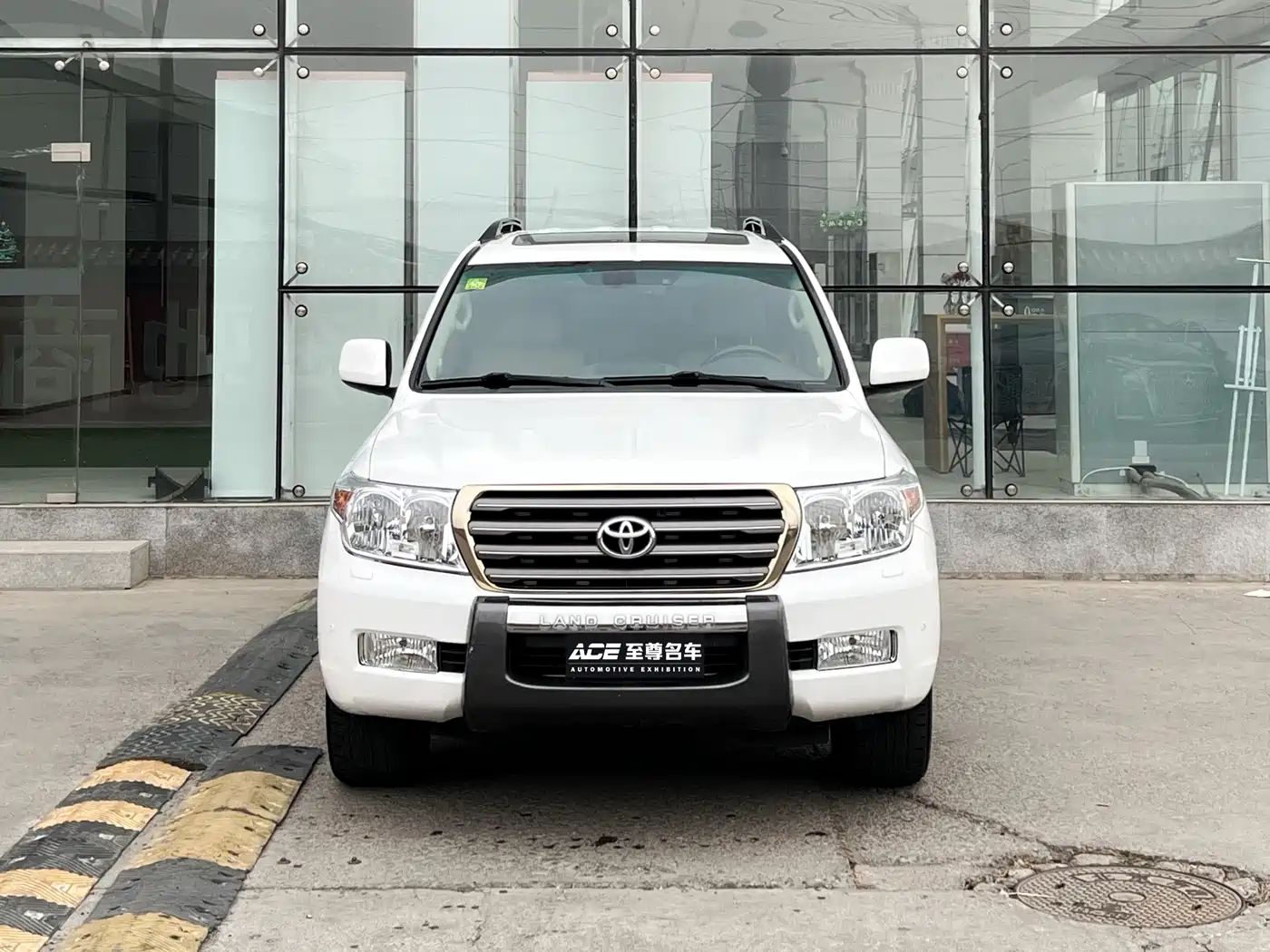 Toyota Land Cruiser 2010 Model 4.7L Automatic VX фото 2