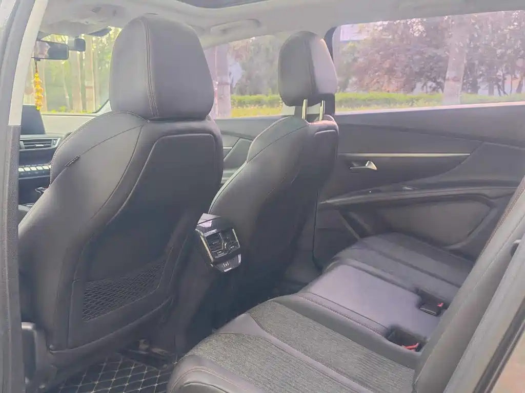 Фото 5 - Peugeot 5008