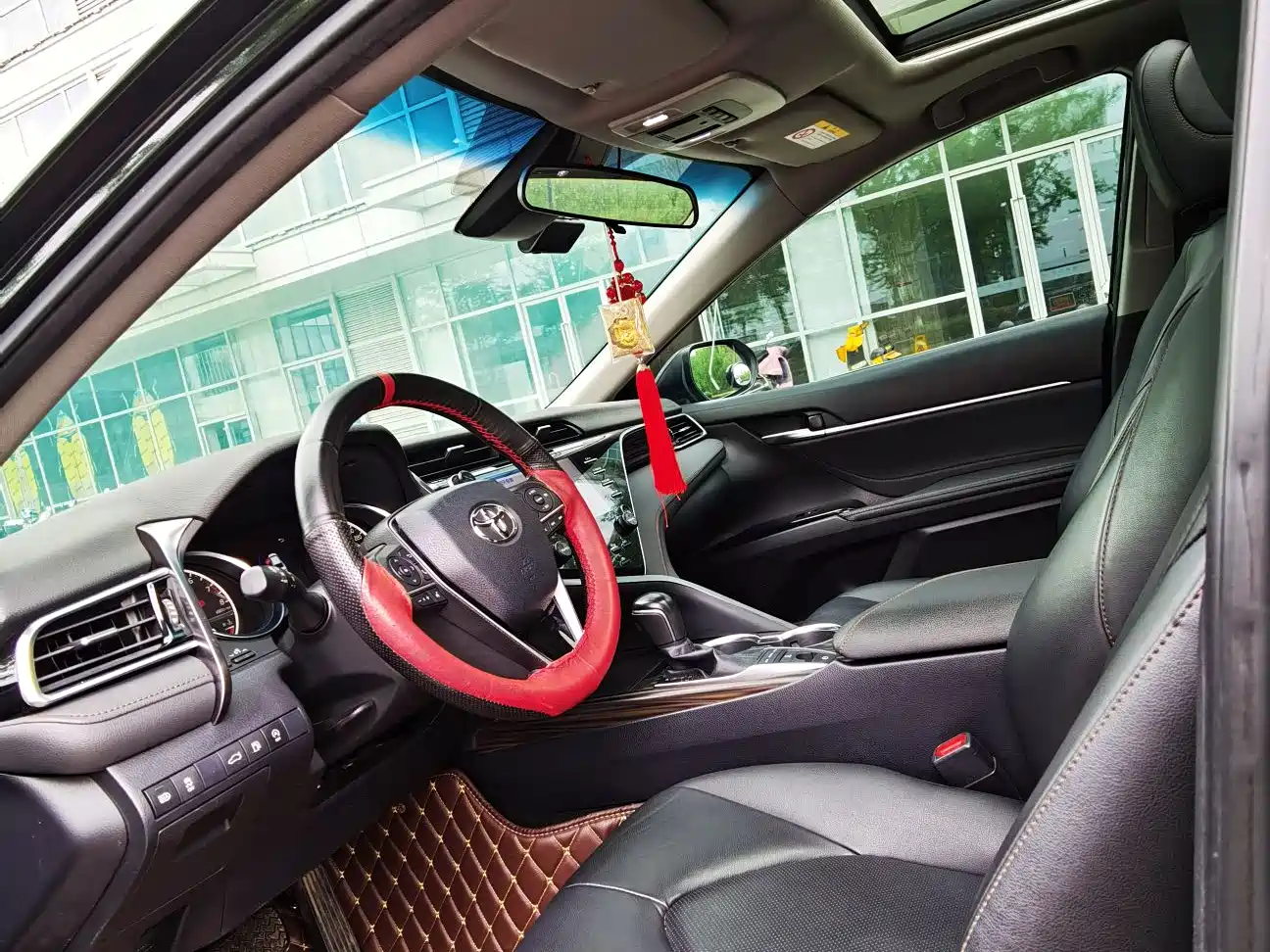 Toyota Camry 2018 2.5G Luxury Edition фото 12