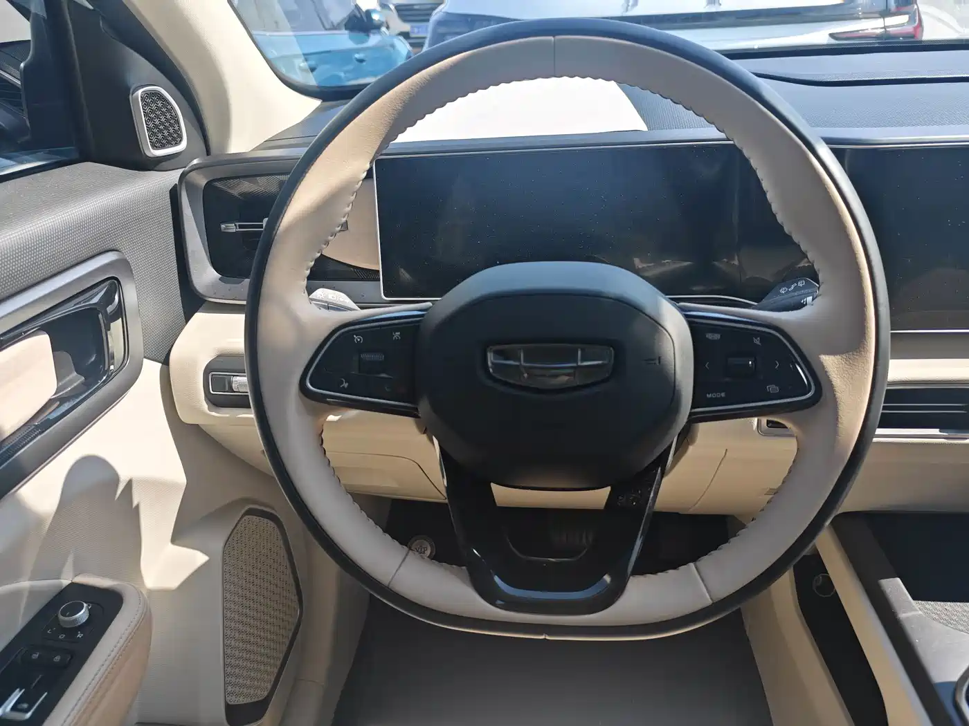 Photo 6 - Geely ICON