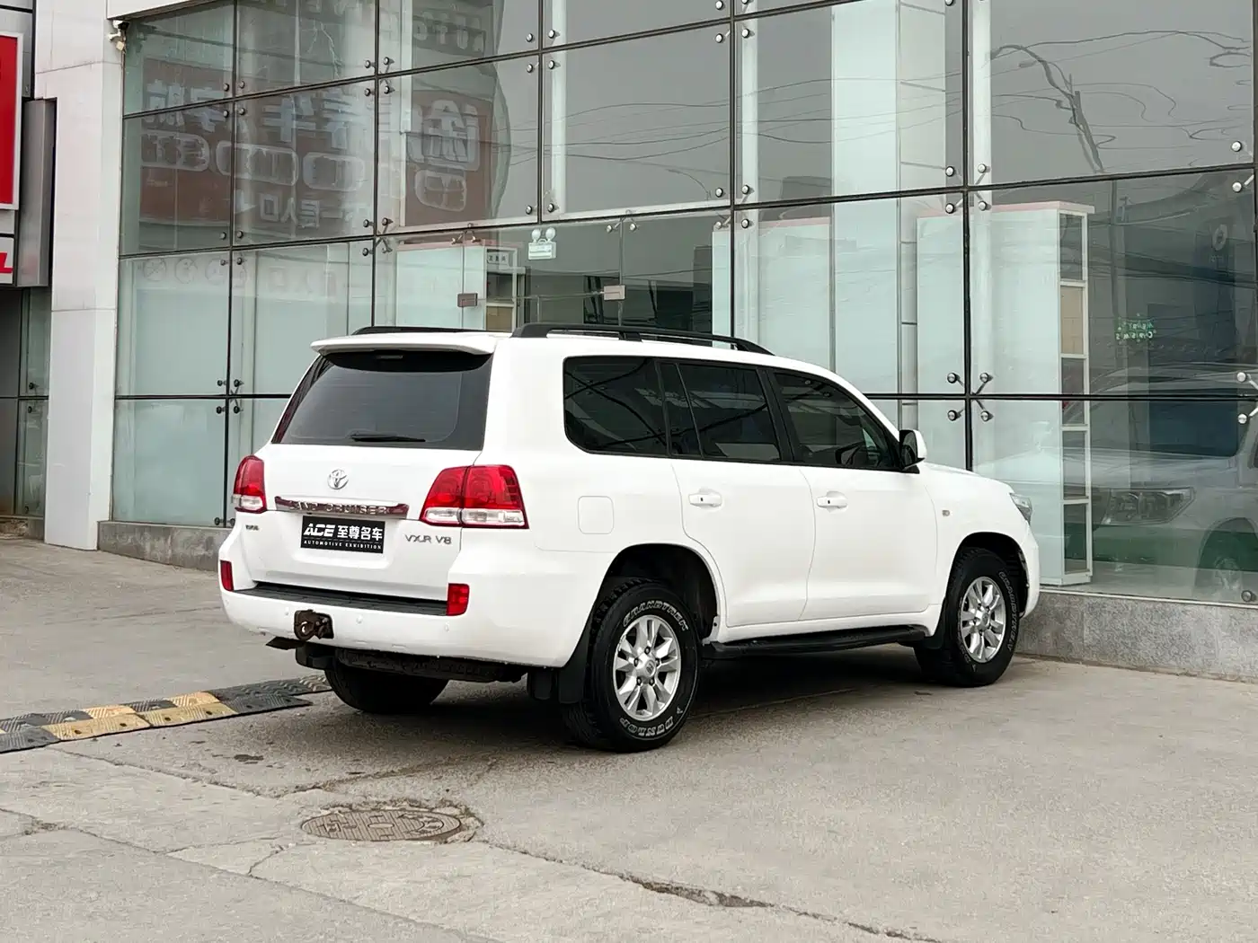 Toyota Land Cruiser 2010 Model 4.7L Automatic VX фото 4
