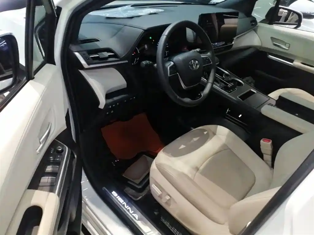 Toyota Sienna 2023 2.5L Hybrid Premium Edition фото 16