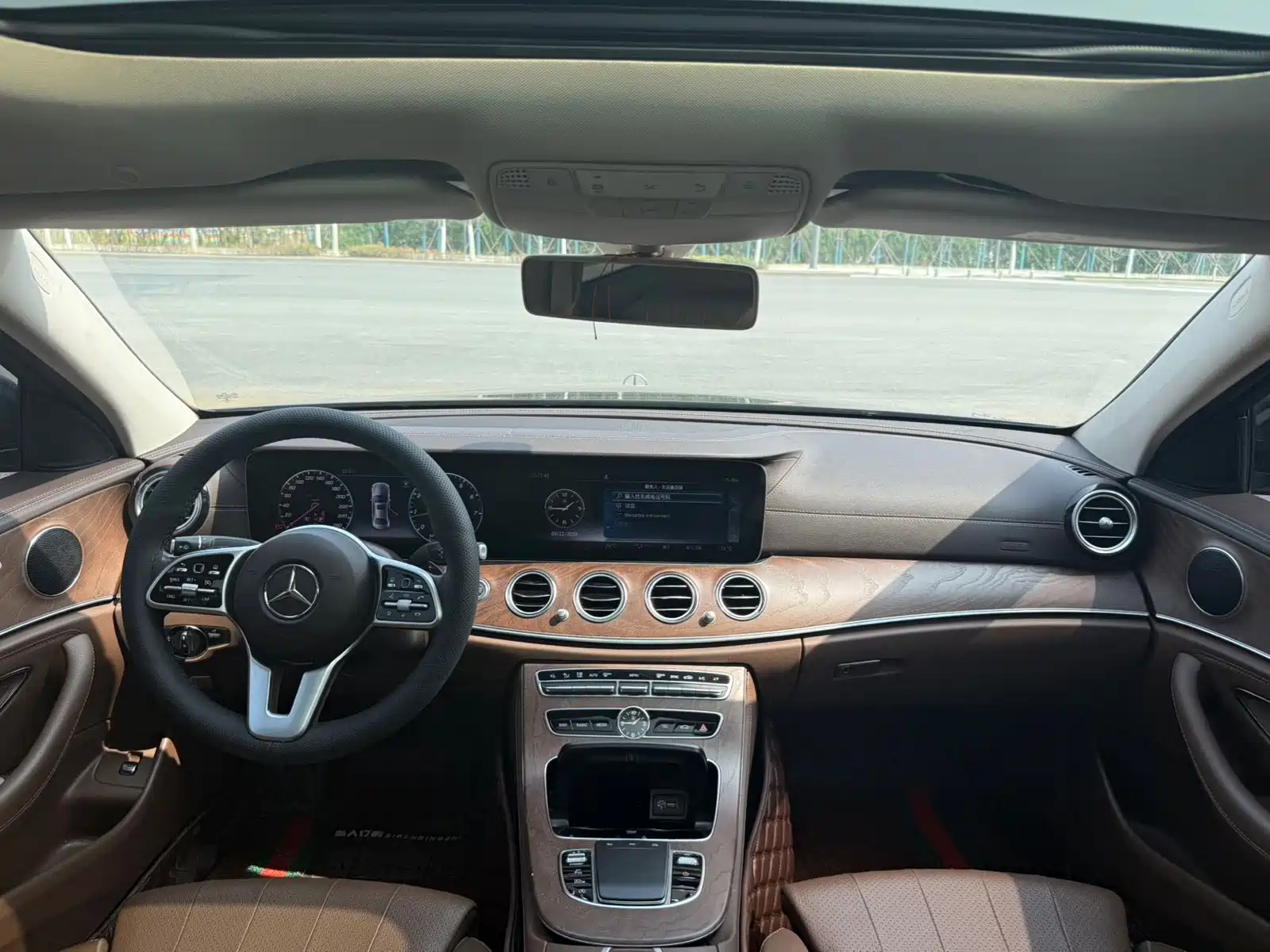 صورة 5 - Mercedes-Benz E-Class