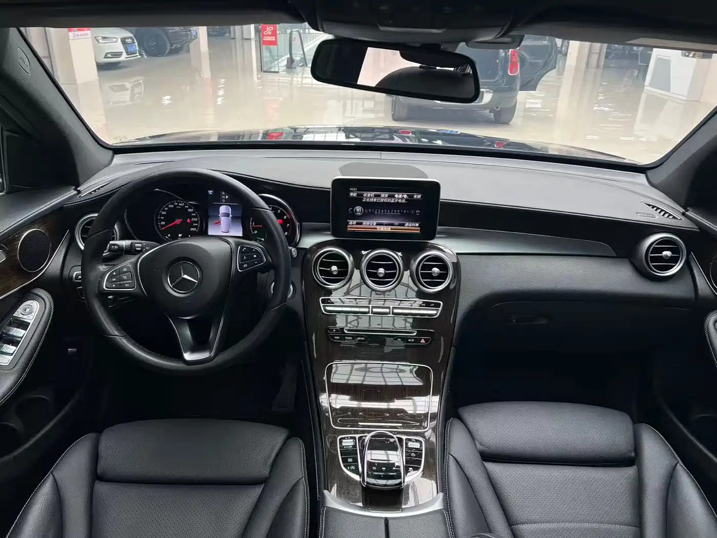 Mercedes-Benz GLC 2019 Facelift GLC 260 L 4MATIC Luxury фото 16