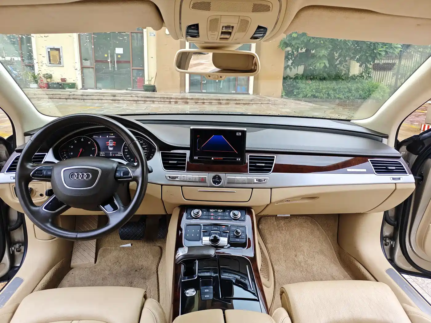 Фото 9 - Audi A8