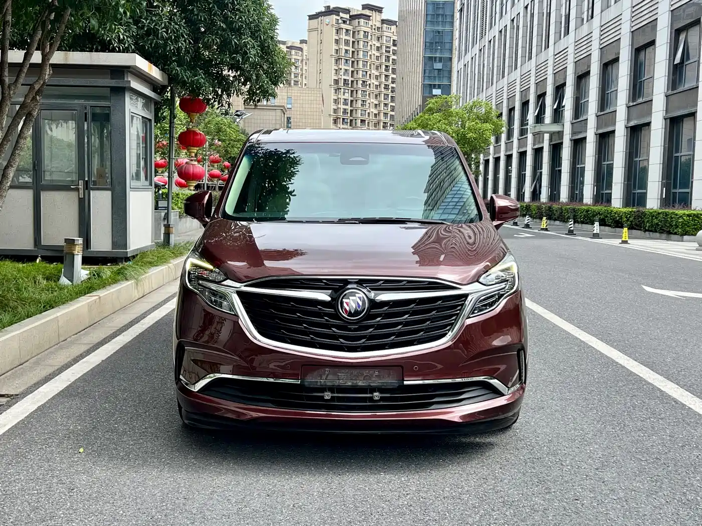 Photo 2 - Buick GL8