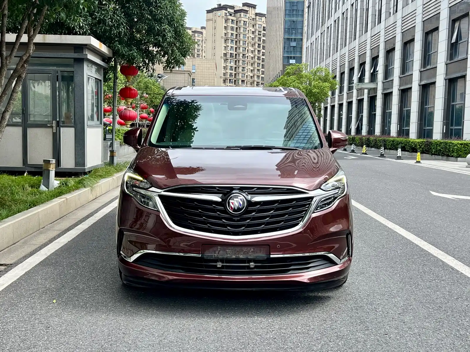 Photo 2 - Buick GL8