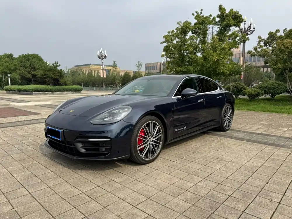 Фото 1 - Porsche Panamera