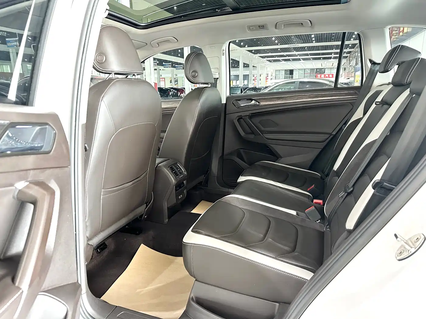 Volkswagen Tiguan L 2018 330TSI Automatic 2WD Luxury Edition фото 6