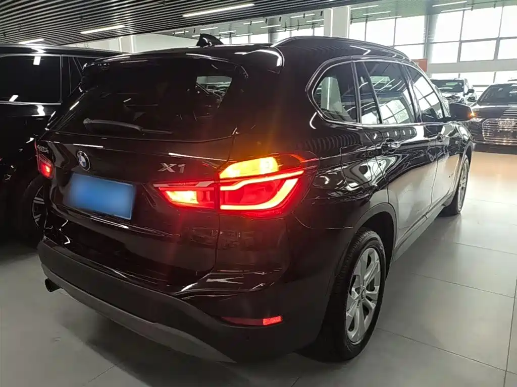 BMW X1 2016 sDrive18Li Premium Model фото 6