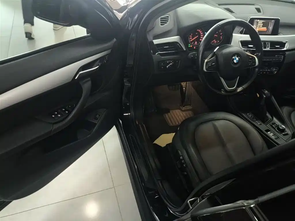 BMW X1 2016 sDrive18Li Premium Model фото 15