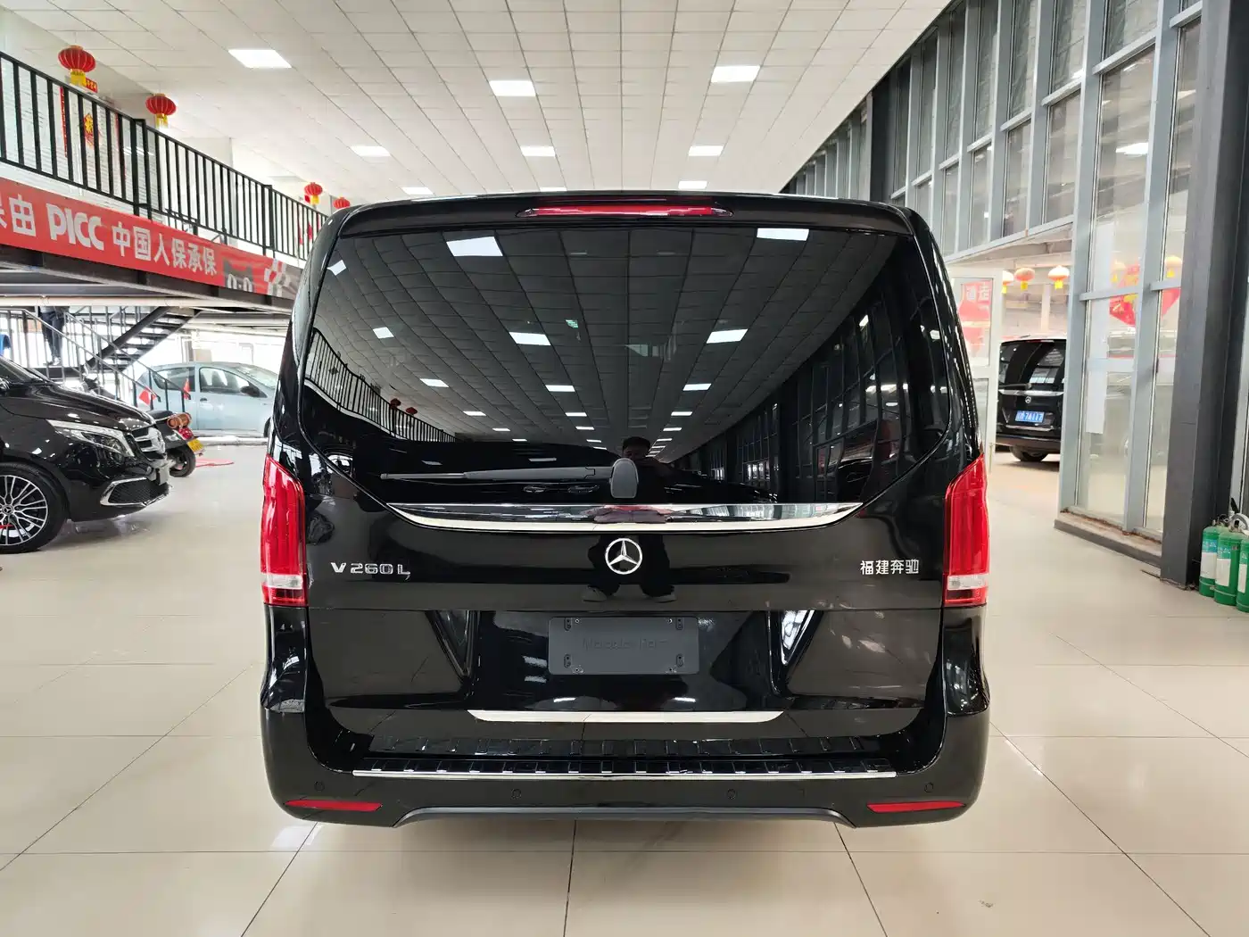Mercedes-Benz V-Class 2021 V 260 L Long Wheelbase Premium Edition фото 30