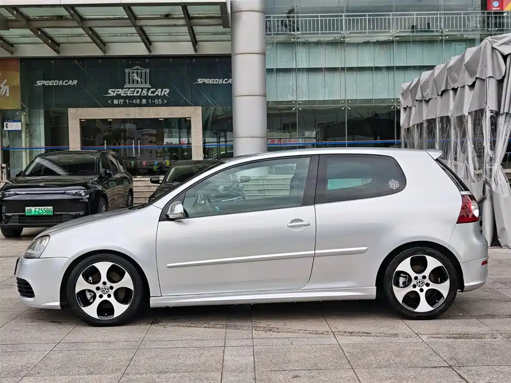 Volkswagen Golf (Import) 2006 GTI 2.0T 3-Door фото 3