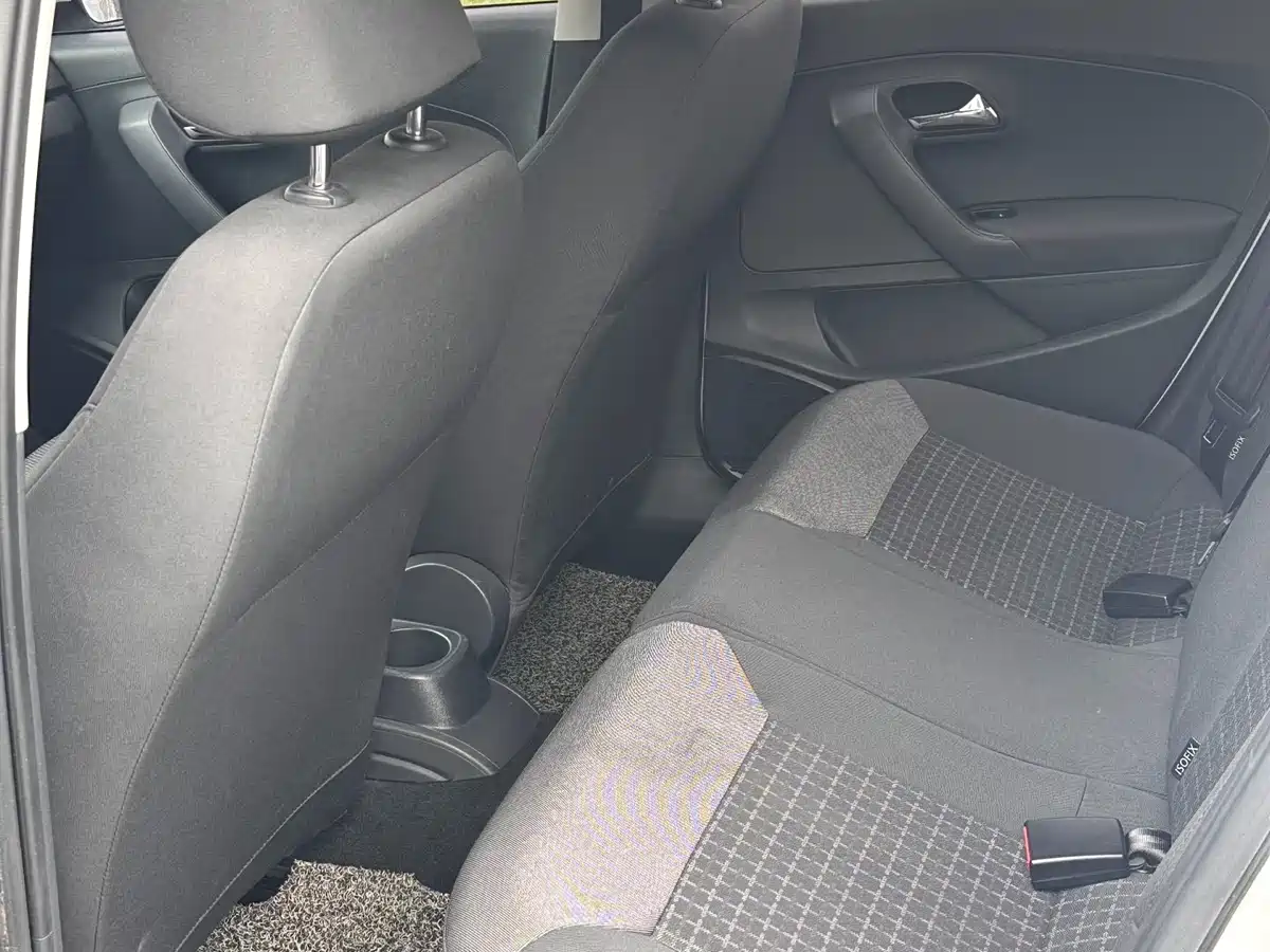 Volkswagen Polo 2016 1.6L Automatic Comfort фото 7