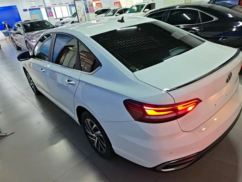 Volkswagen Lavida 2024 Model 300TSI DSG Starlight Leading Edition фото 5