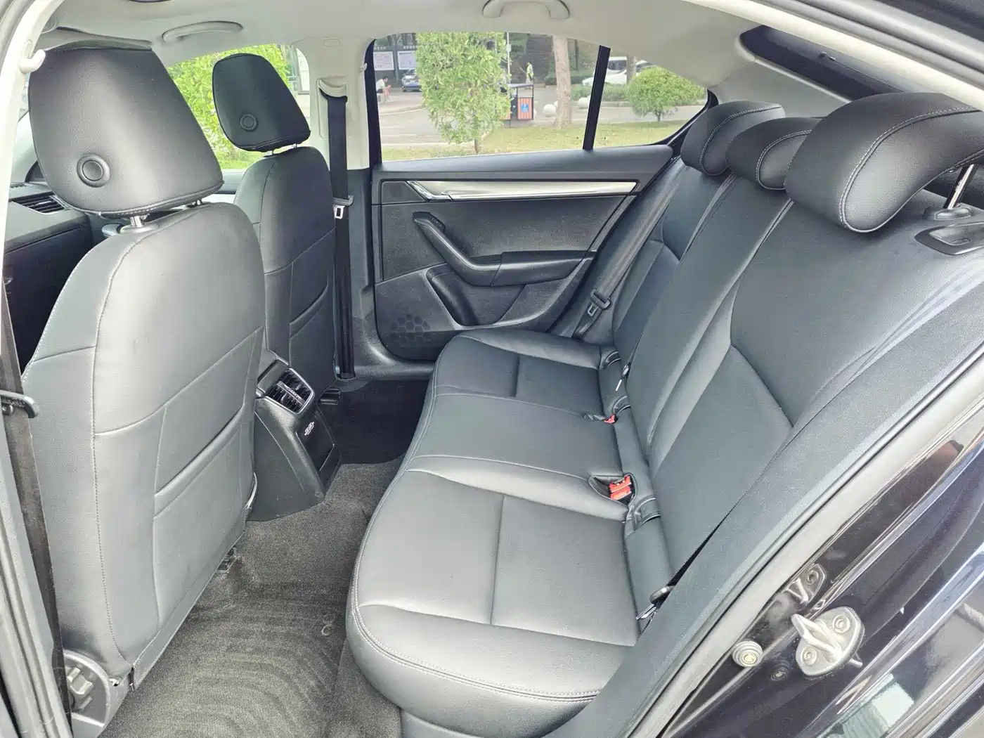 Škoda Octavia 2019 1.5L Automatic Luxury Edition фото 9