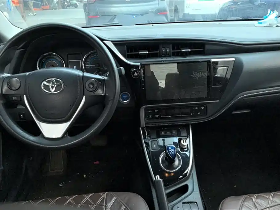 Toyota Corolla 2017 Facelift Hybrid 1.8L E-CVT Leading Edition фото 12