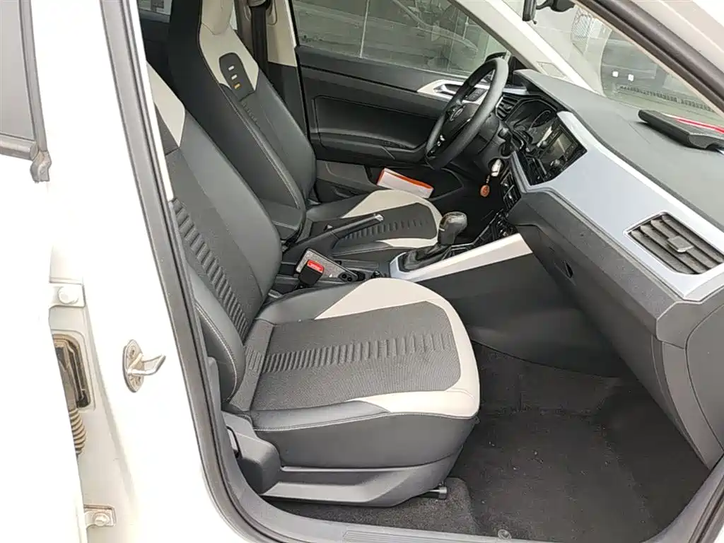 Volkswagen Polo 2019 Plus 1.5L Automatic Beats Trendy Edition фото 25