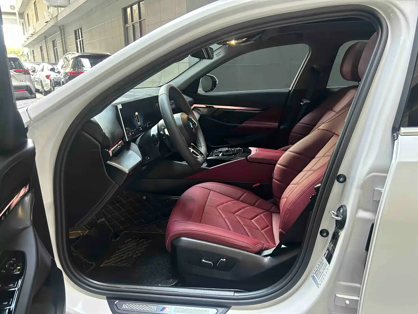 BMW 5 Series 2025 525Li M Sport Package фото 4