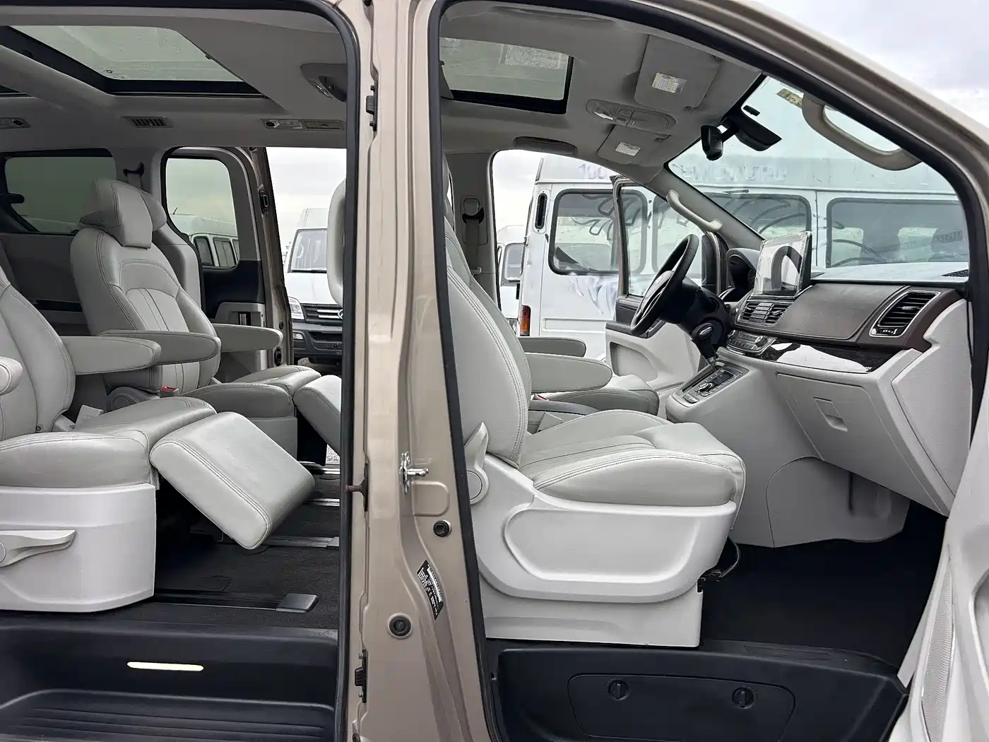 SAIC Maxus Maxus G10 2016 2.0T Automatic Luxury Executive Edition фото 11