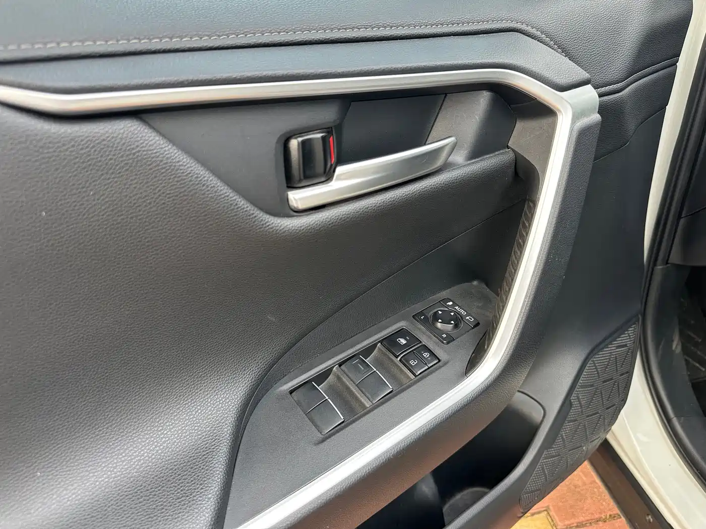 Toyota Wildlander 2022 2.0L CVT FWD Luxury Edition фото 8