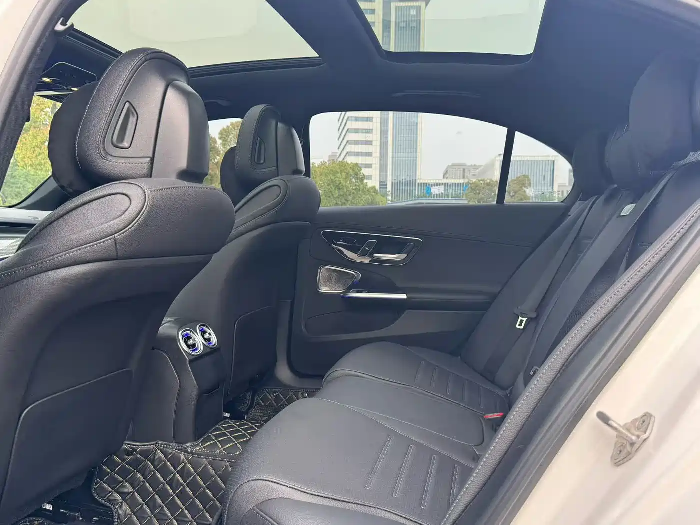 Mercedes-Benz C-Class 2023 C 260 L Night Edition Sport фото 7