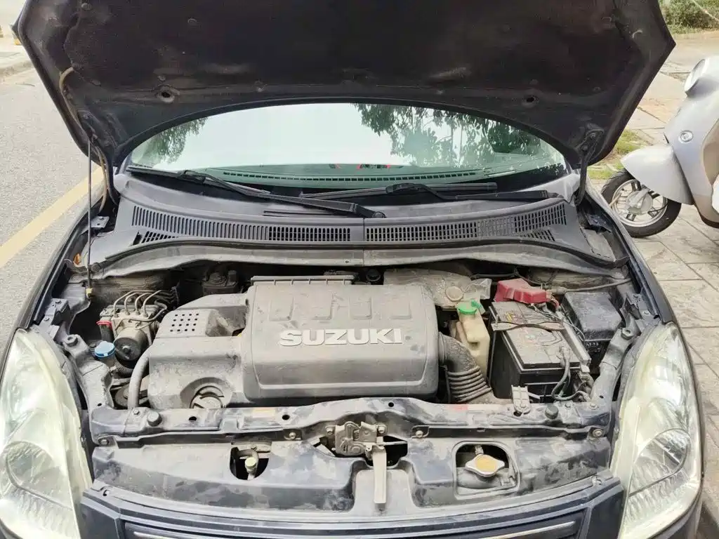 Photo 3 - Suzuki Swift