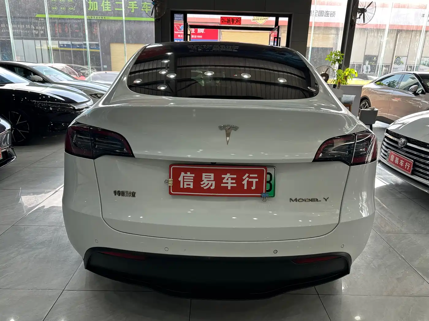 TESLA MODEL Y
