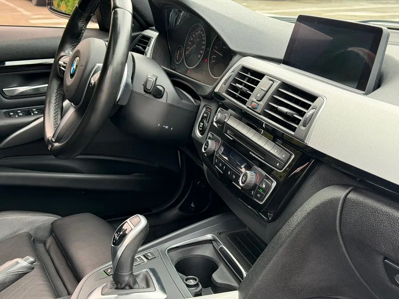 BMW 3 Series 2016 328i xDrive M Sport фото 10