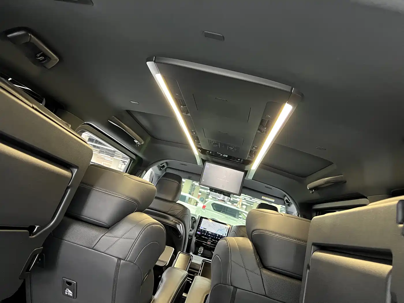 Toyota Vellfire 2024 Crown Hybrid 2.5L Executive Premium Edition фото 9