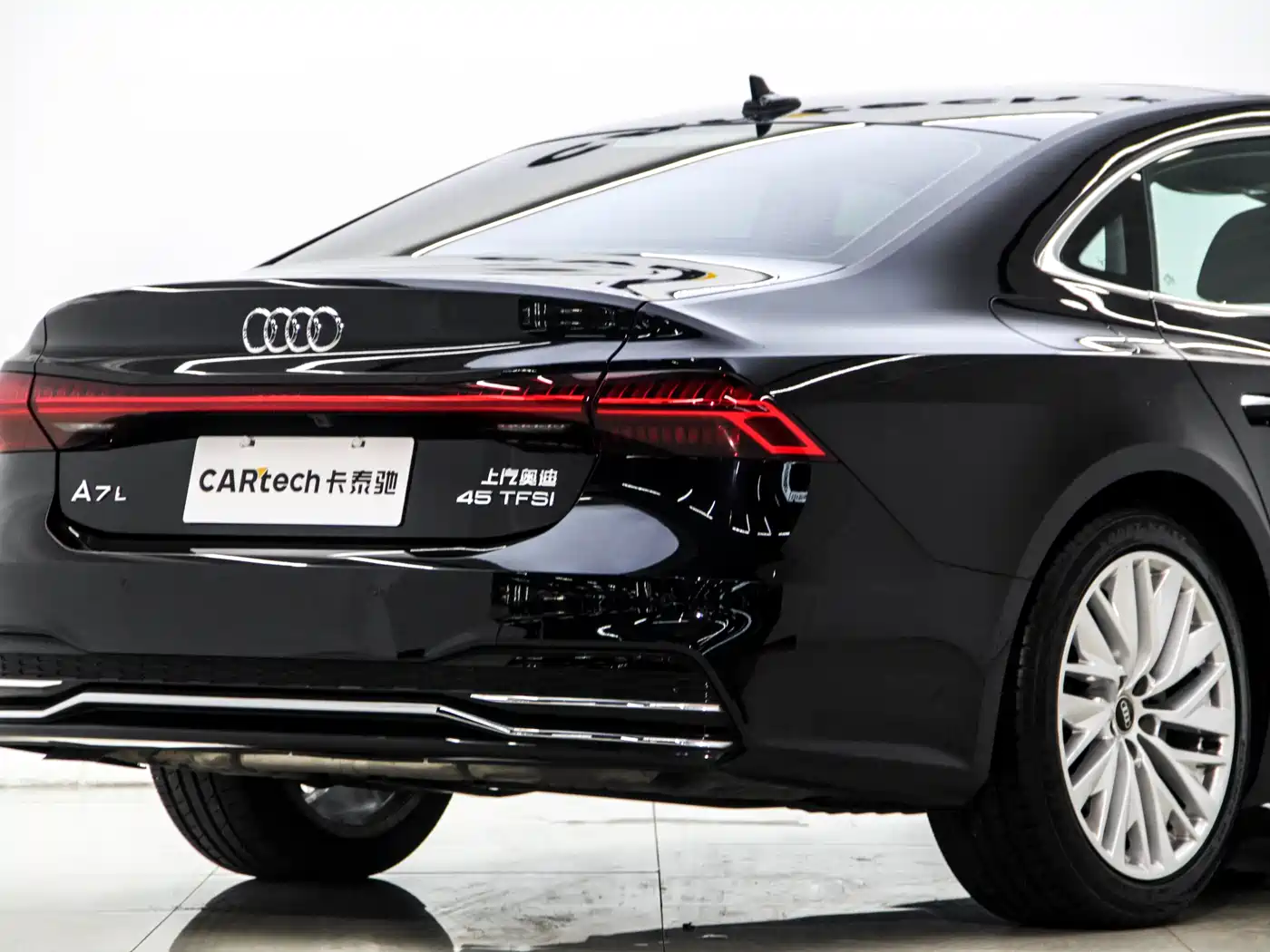 Audi A7L 2024 45TFSI S-line Dream Edition Crystal Package фото 31