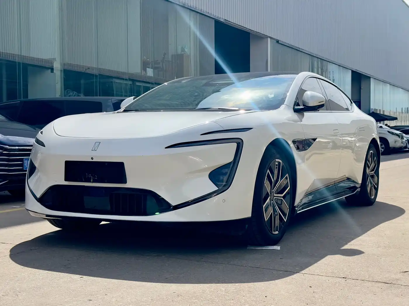 Avatr 12 2023 2023 650 Triple Laser AWD Performance Edition