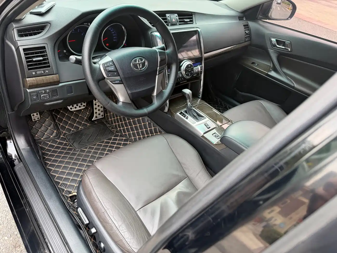 Toyota Reiz 2013 2.5V Elite Edition фото 8
