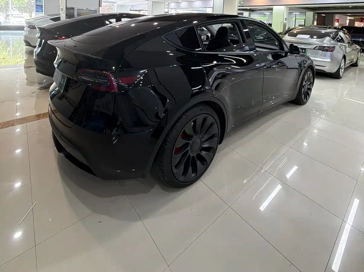 Фото 4 - Tesla Model Y