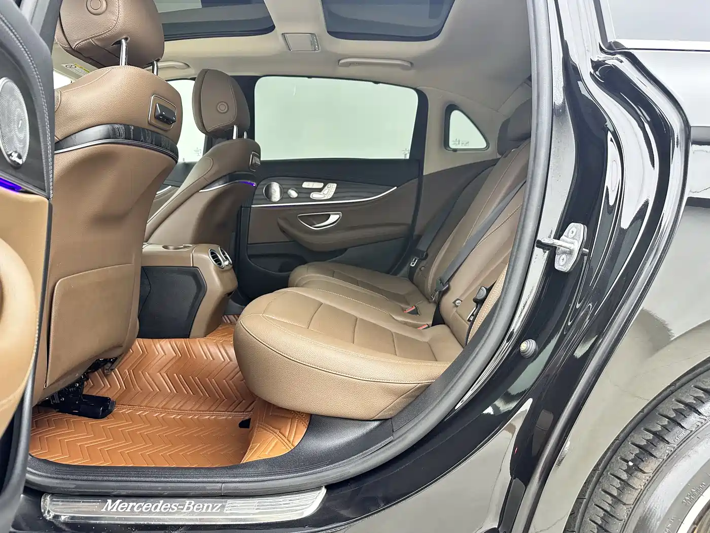 Mercedes-Benz E-Class 2020 Facelift E 300 L Sport Exclusive фото 17