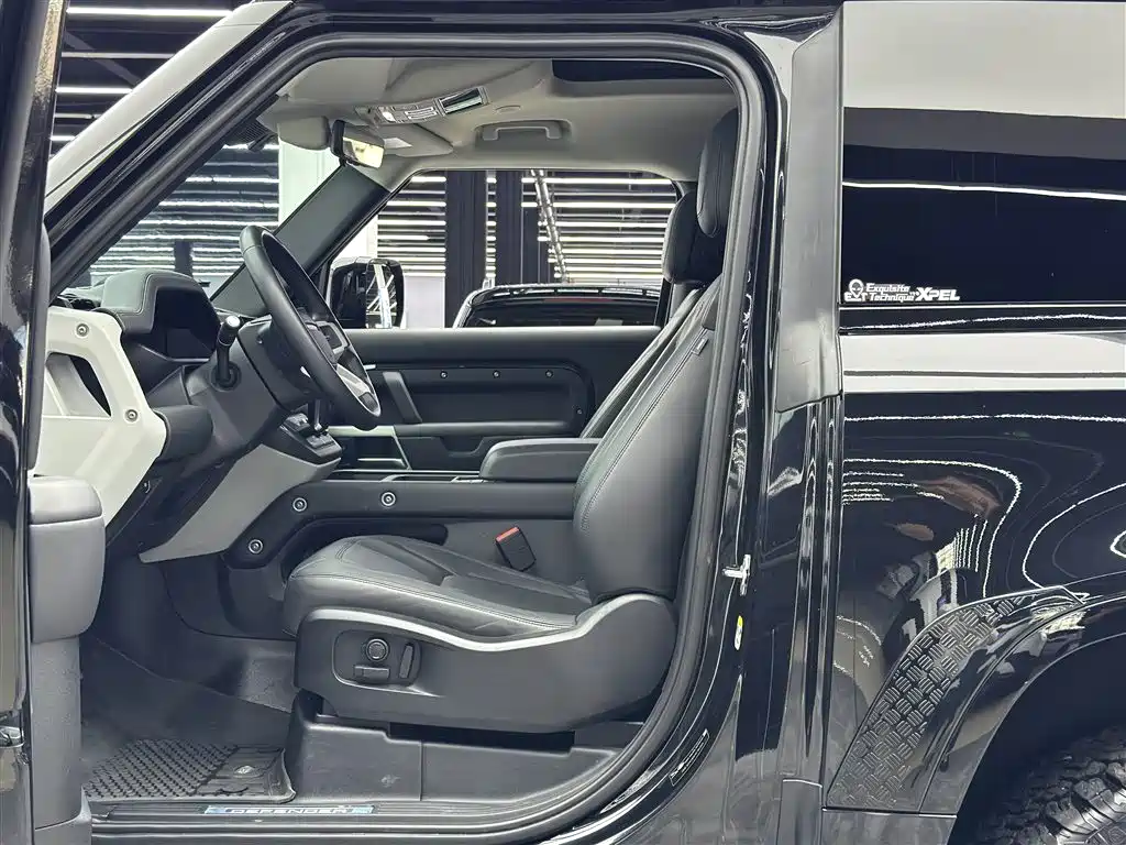 Land Rover Defender 2023 Model 90 3.0T P400 XS фото 6