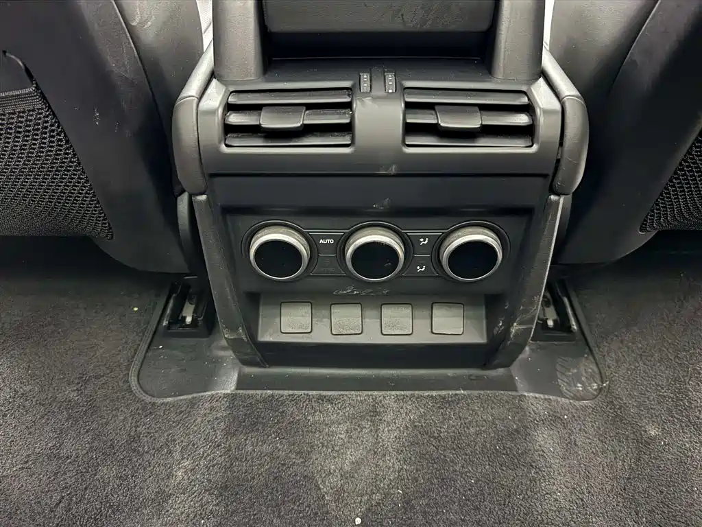 Land Rover Defender 2023 Model 90 3.0T P400 XS фото 10