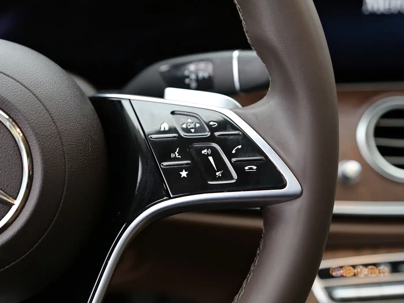 Mercedes-Benz E-Class 2021 E 260 L фото 11
