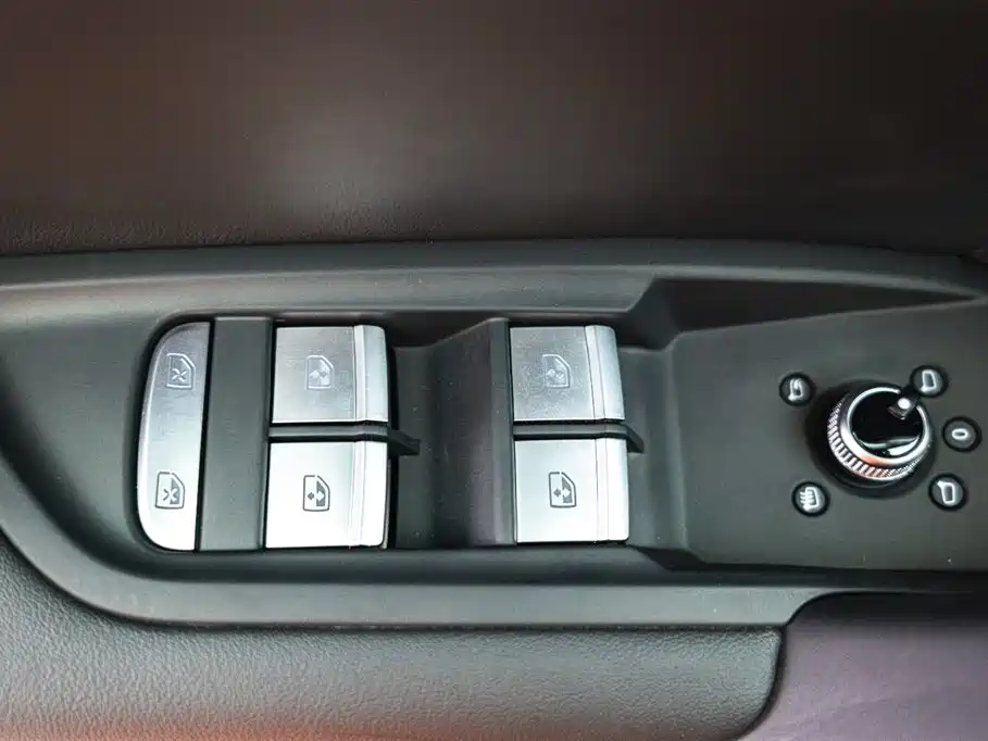 Audi Q5L 2025 Model Year Facelift 45th Anniversary Edition 45 TFSI Luxury Dynamic фото 16