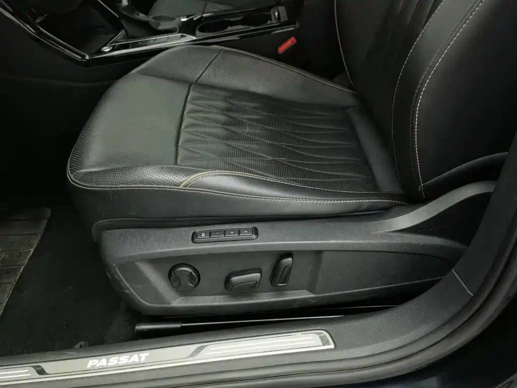 Фото 20 - Volkswagen Passat