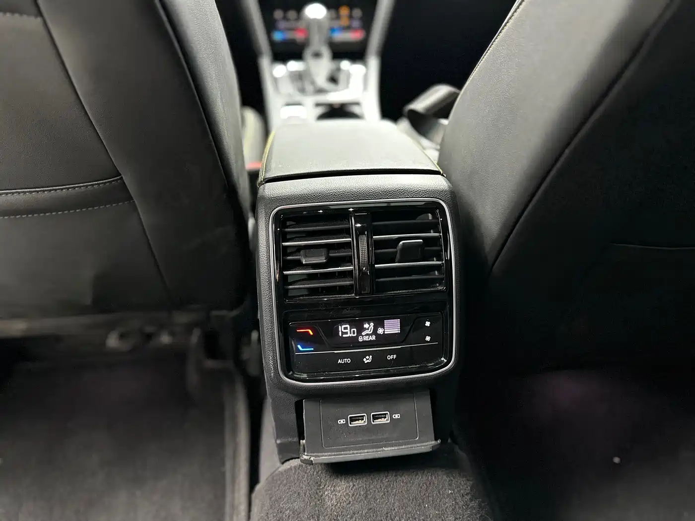 Volkswagen FAW-Volkswagen CC 2024 380TSI Eye-catching Edition фото 12
