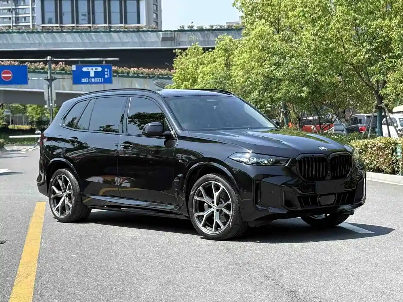 BMW X5 2023 xDrive 30Li Premium M Sport Black Night Package фото 3
