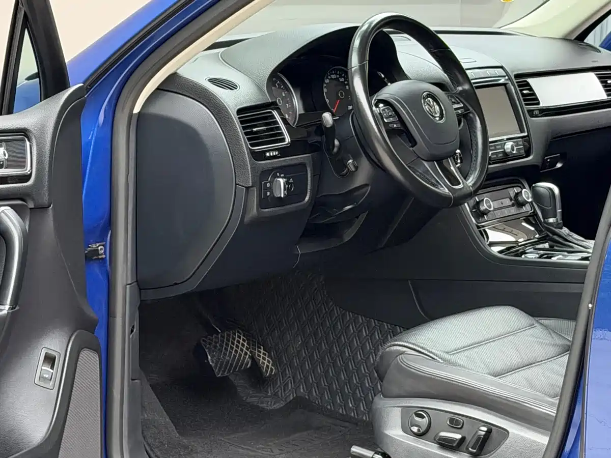 Фото 5 - Volkswagen Touareg